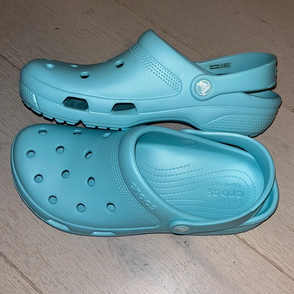 New Crocs, teal, women’s 10/men’s 8